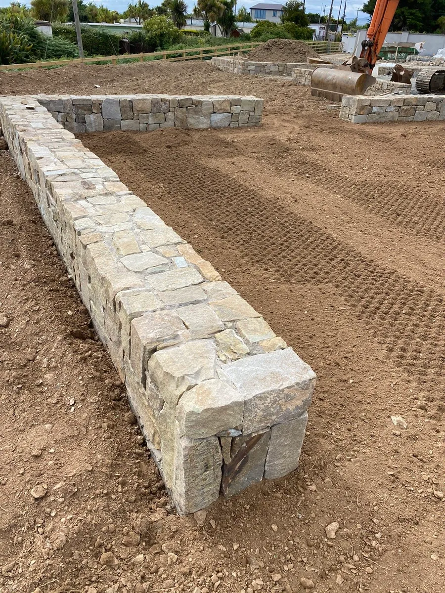 Tipperary low garden wall in cream stone - Image 3