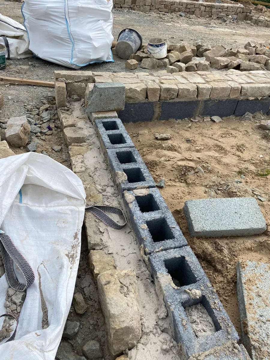 Tipperary low garden wall in cream stone - Image 4