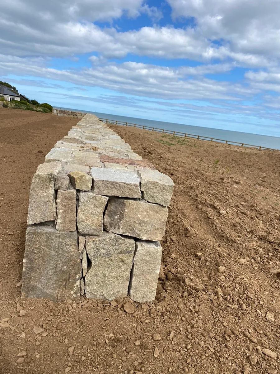 Tipperary low garden wall in cream stone - Image 2