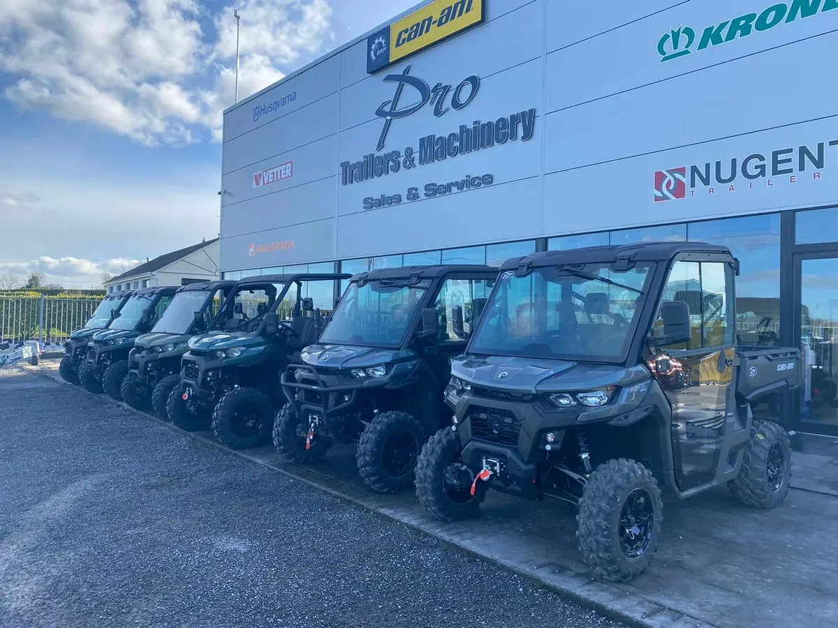Can-Am Traxter 6 x 6 XU HD10 Road Spec for 2027 - Image 3