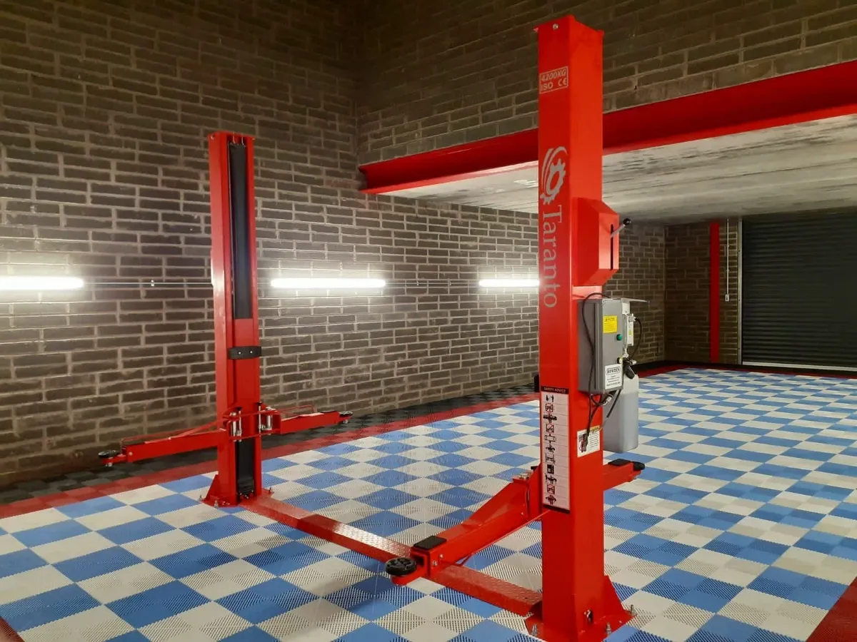 2 post lift - Image 1