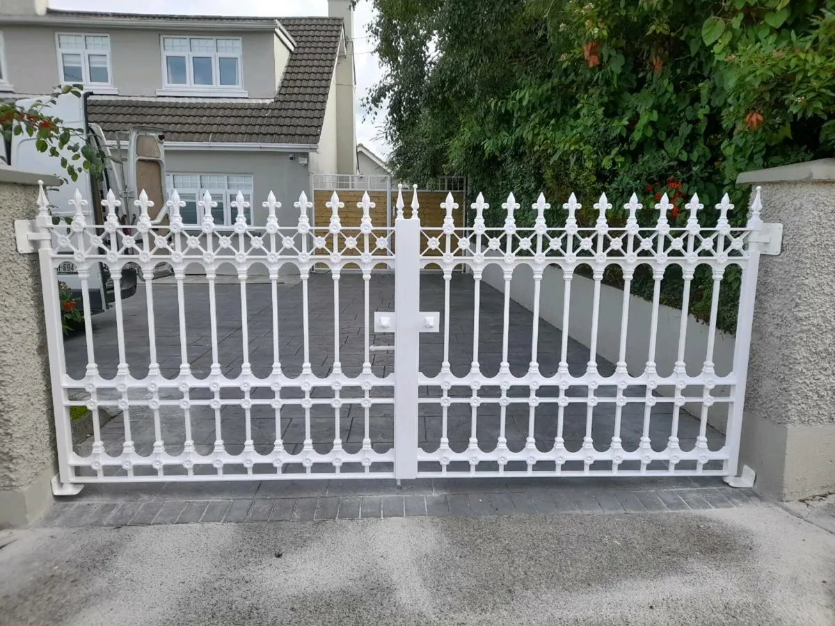 Entrance gates - Image 1