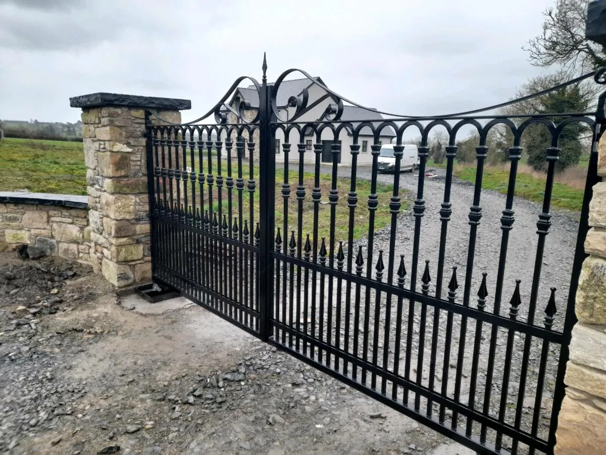 Entrance gates - Image 4