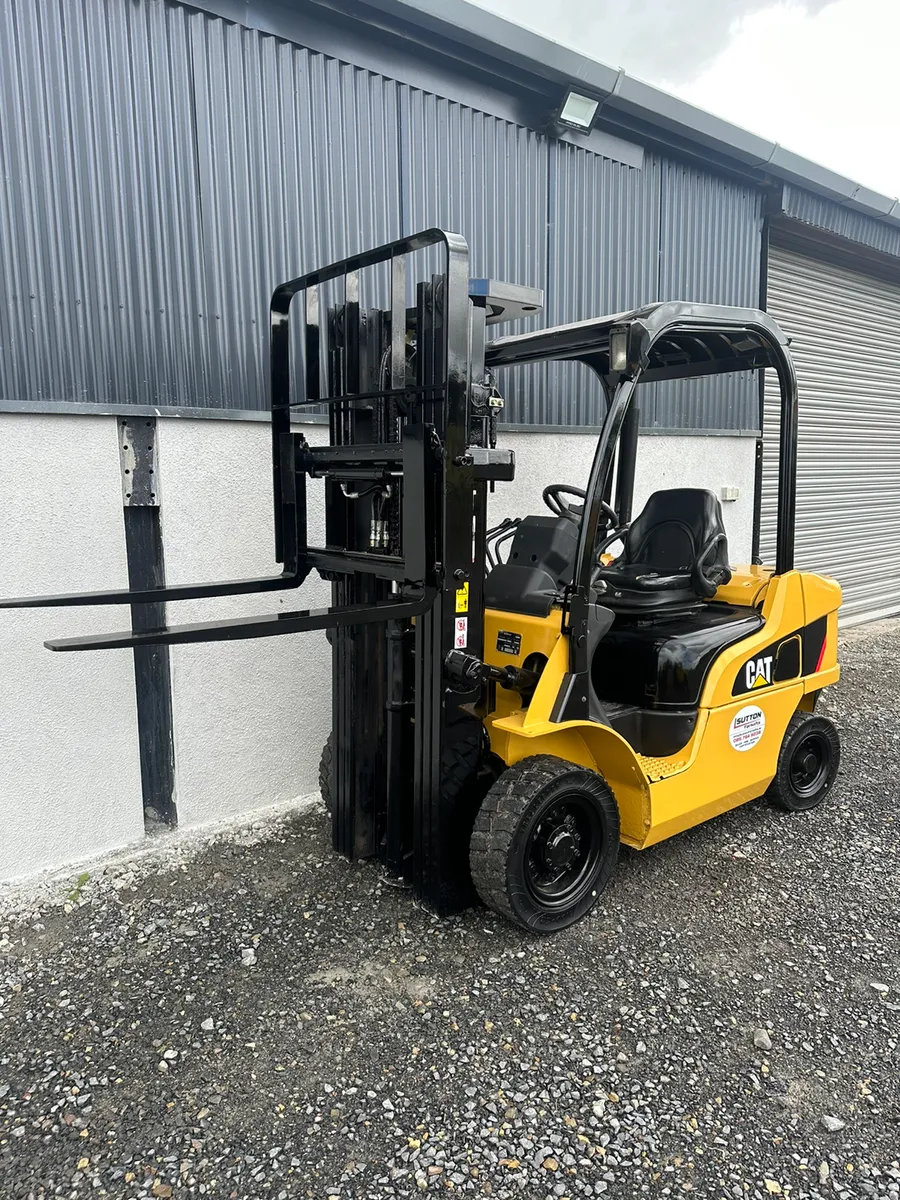 Caterpillar DP25N Forklift - Image 3