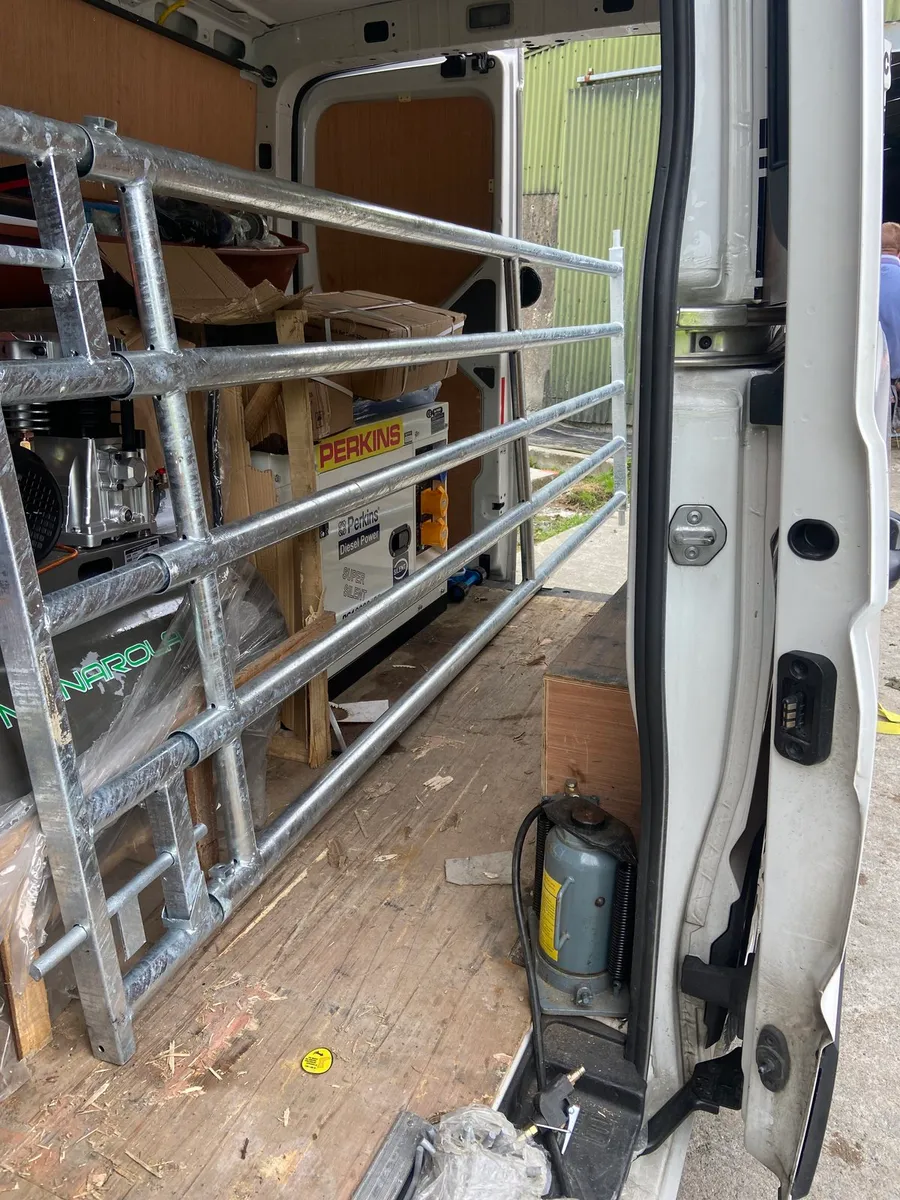 Farm, gates and barriers - Image 4