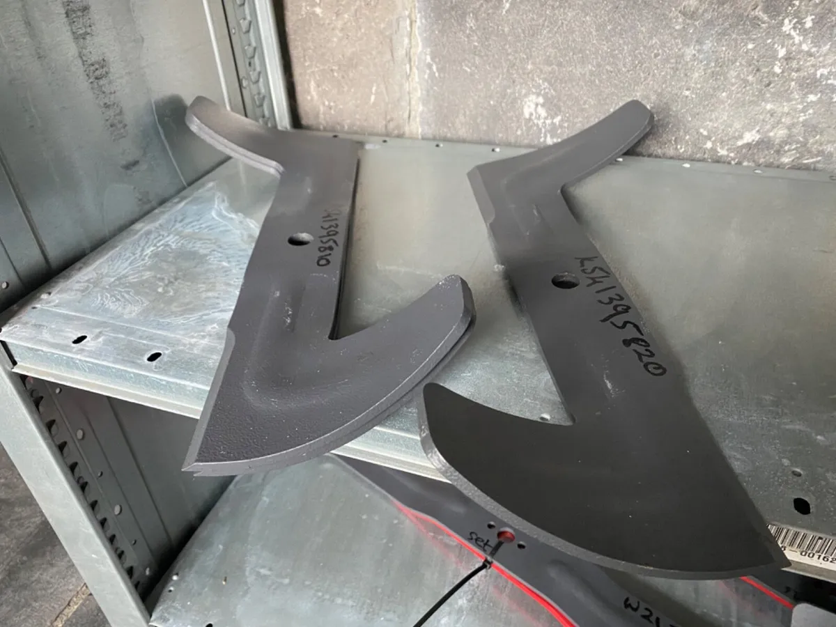 Kubota GR2120 Blade Set - Image 1