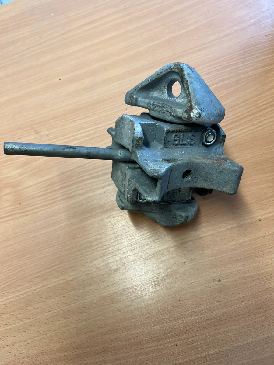 Container Stacking Locks - Image 3