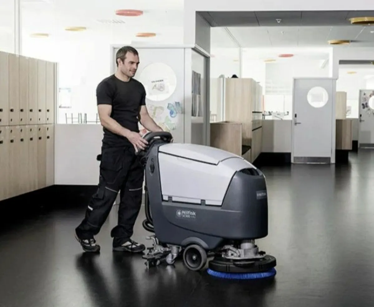 Nilfisk SC500 scrubber dryer with warranty - Image 1