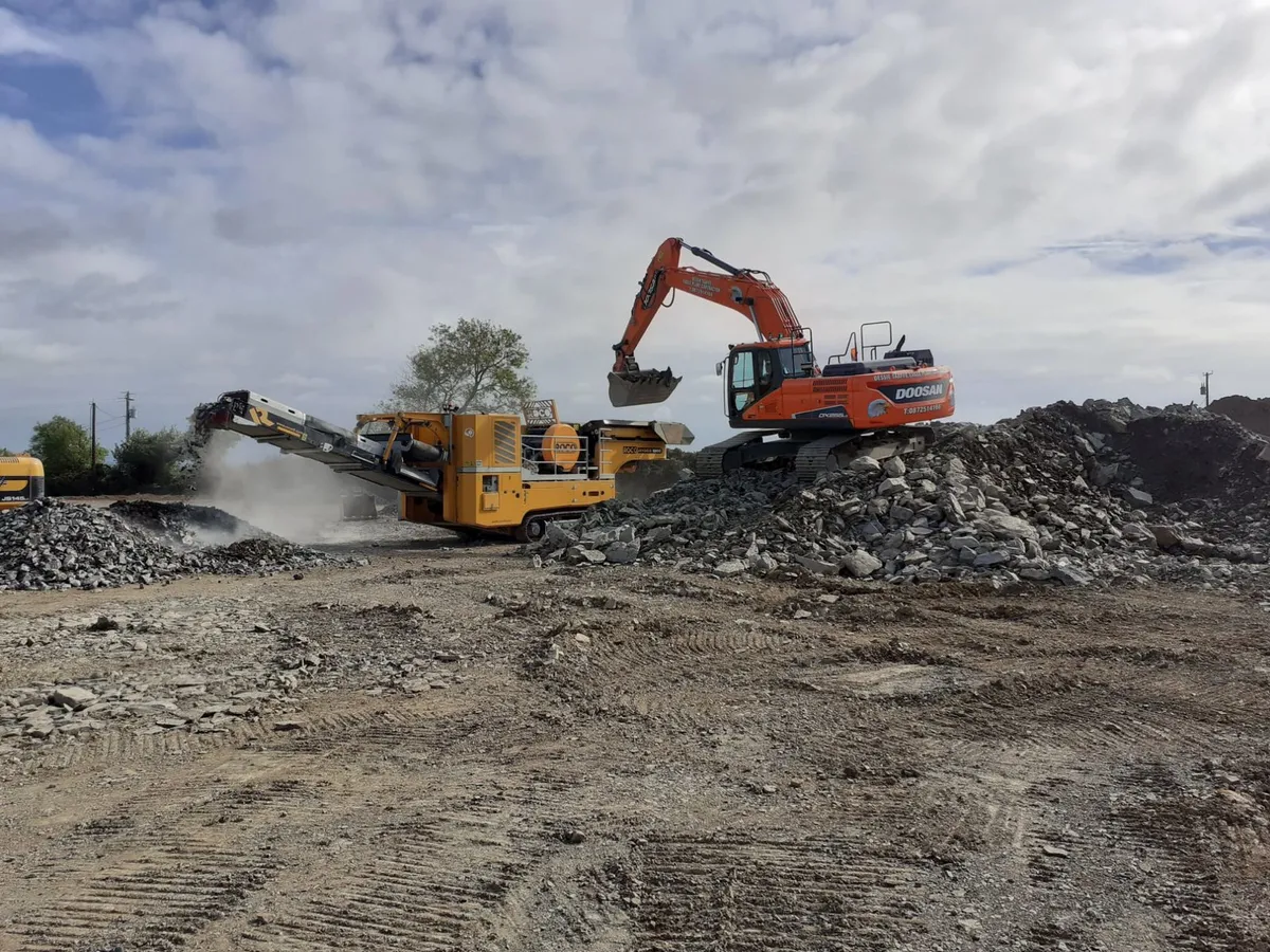 Crusher & Screener Hire - Image 4