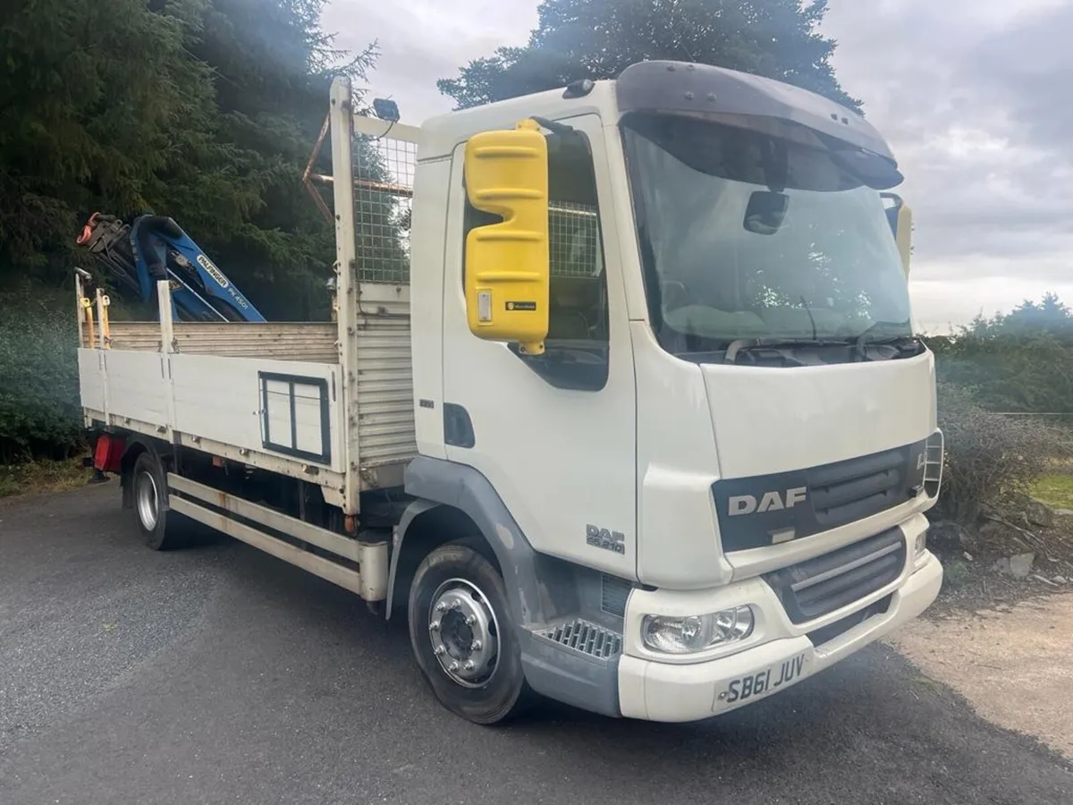 Daf LF 45/180 Dropside rear crane - Image 1