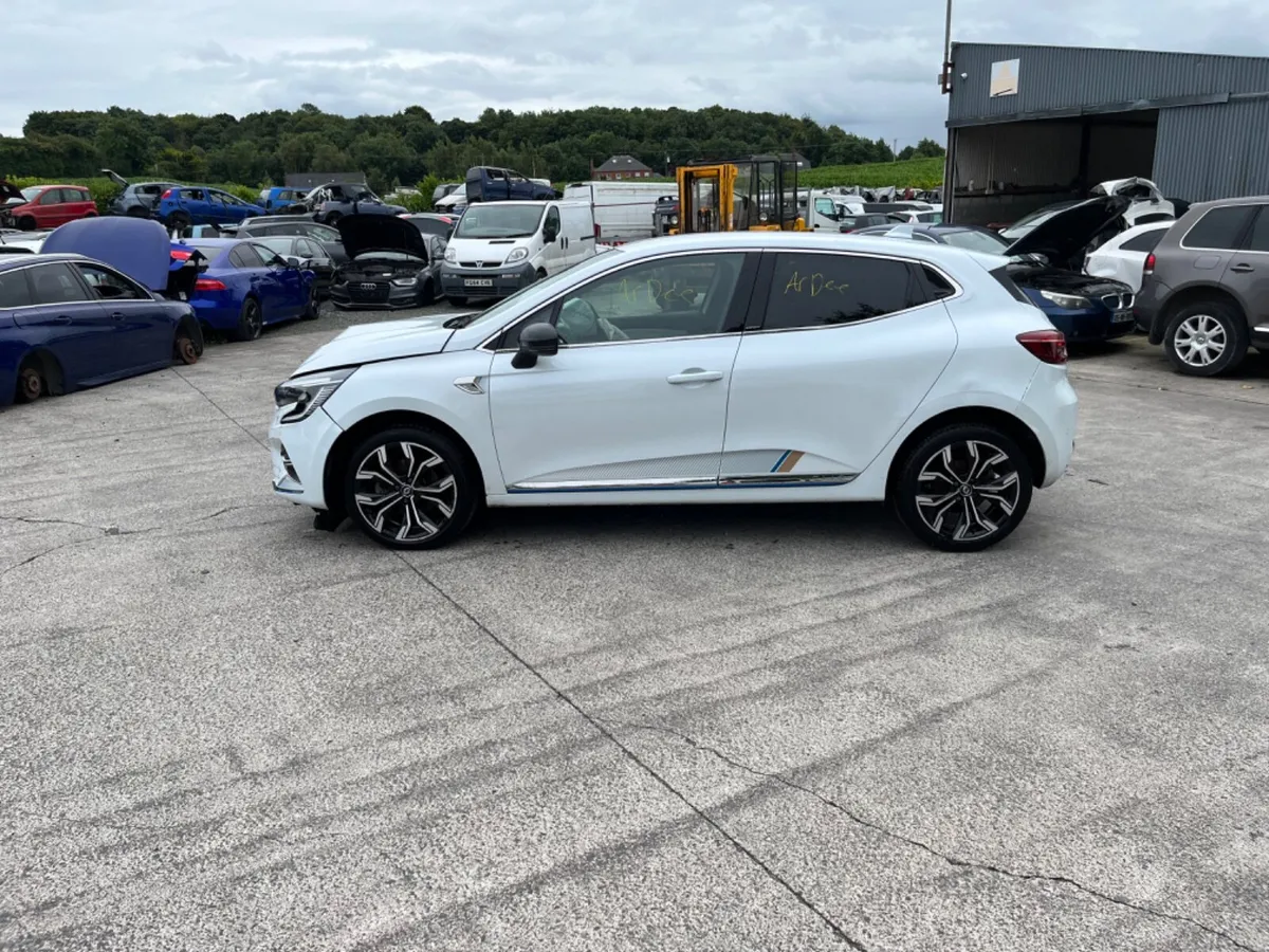 2022 Renault Clio 1.6 hybrid Auto E-Tech - Image 1