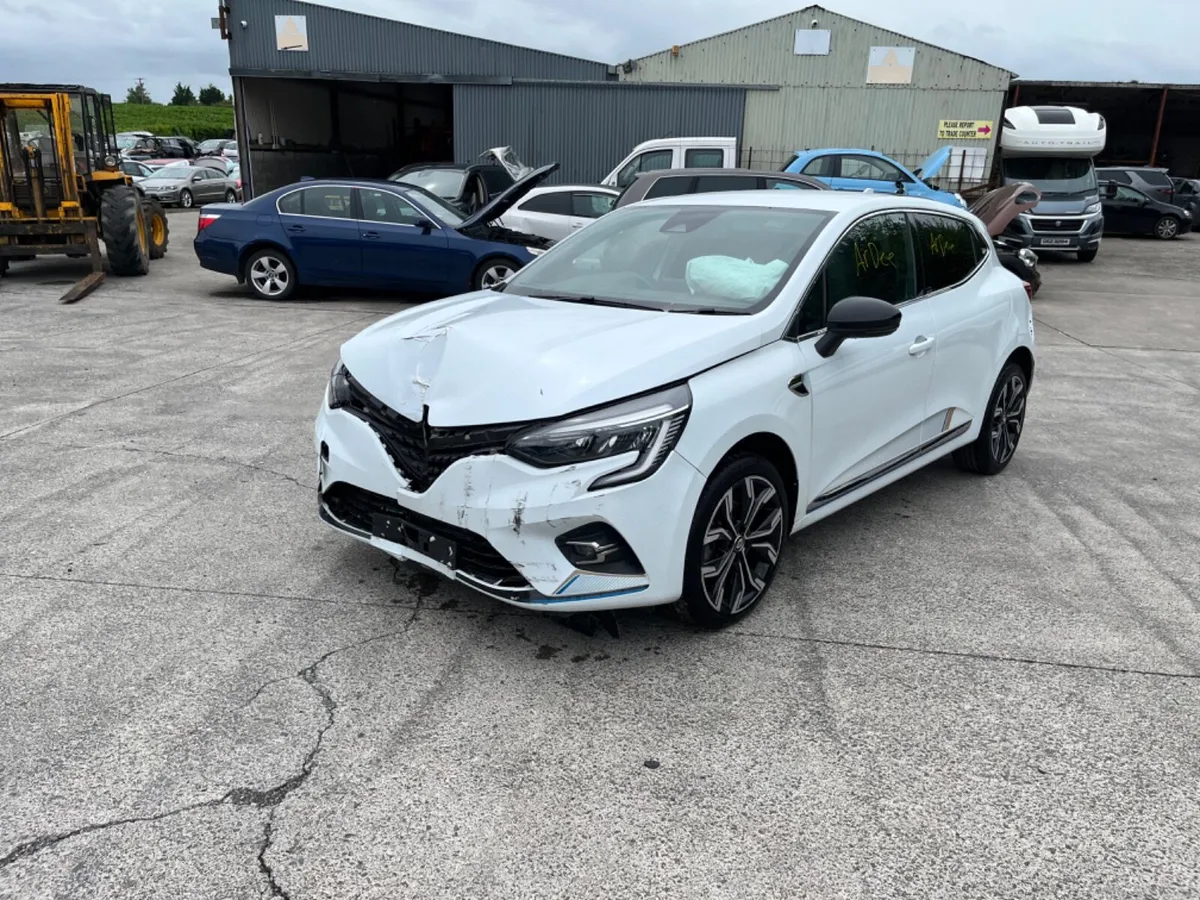 2022 Renault Clio 1.6 hybrid Auto E-Tech - Image 2