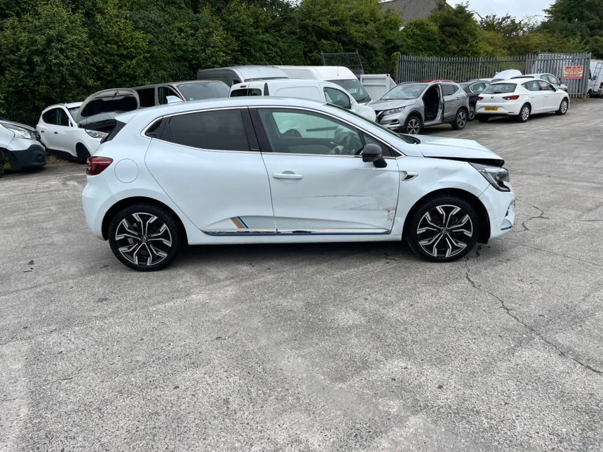 2022 Renault Clio 1.6 hybrid Auto E-Tech - Image 3