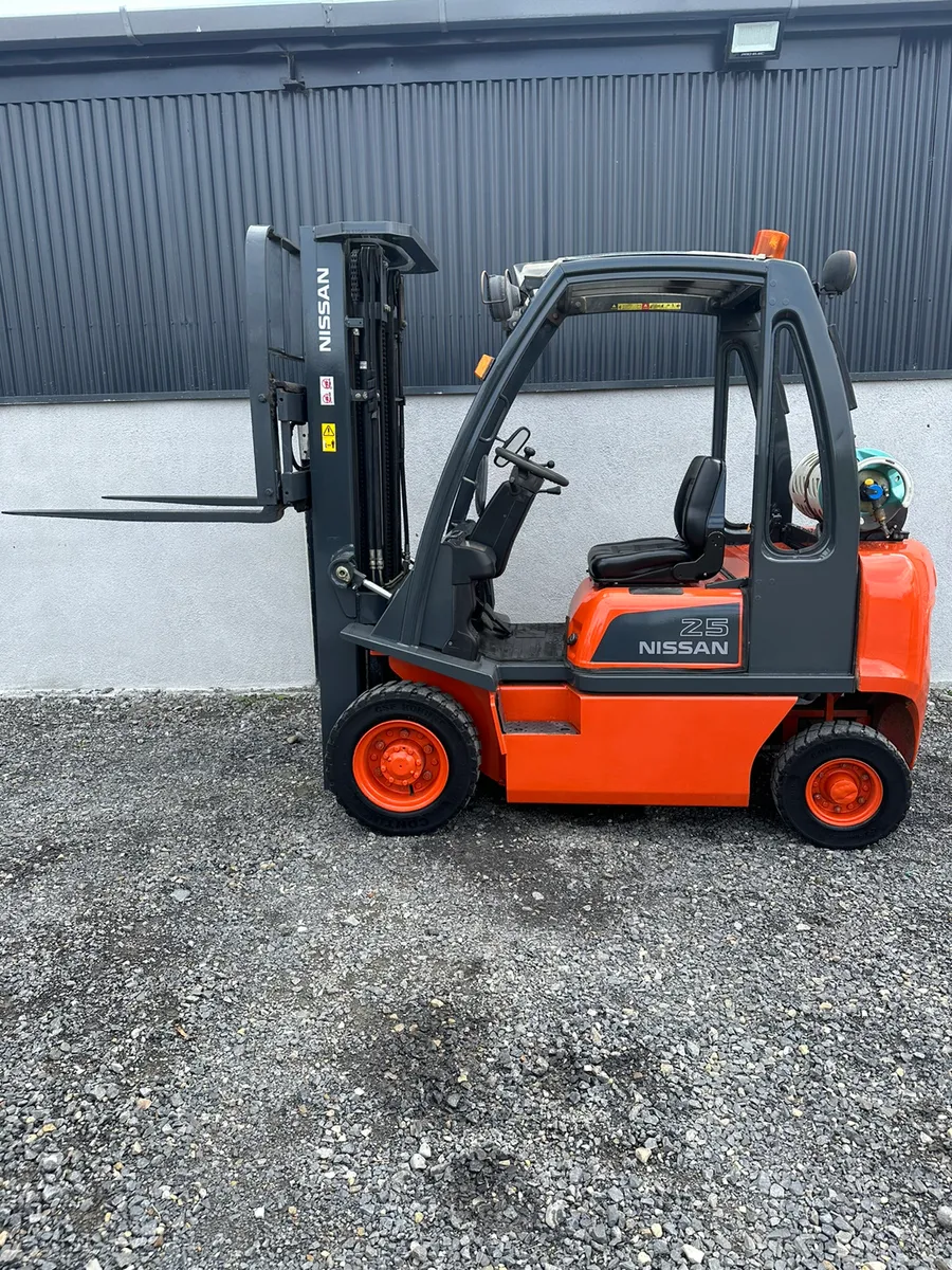 Nissan 2 Ton Forklift - Image 1