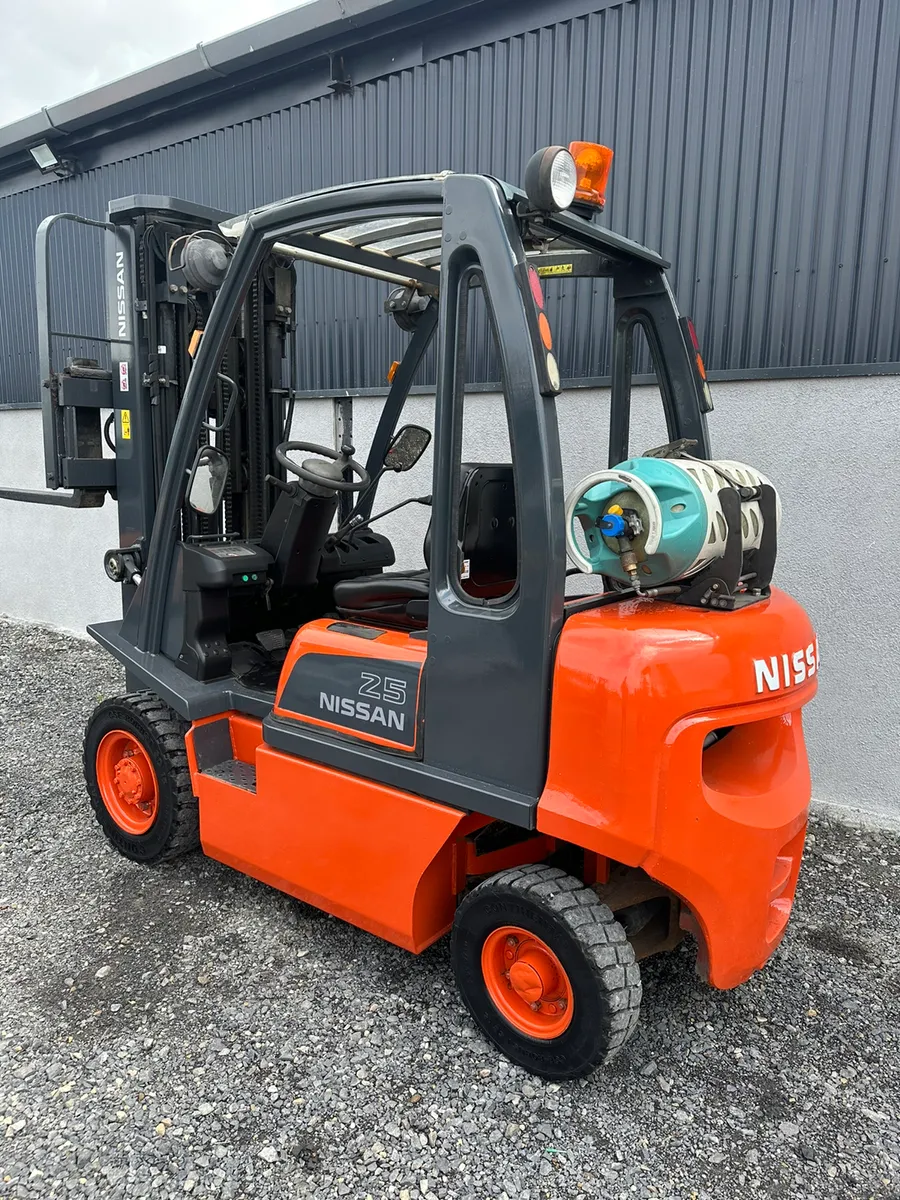 Nissan 2 Ton Forklift - Image 2