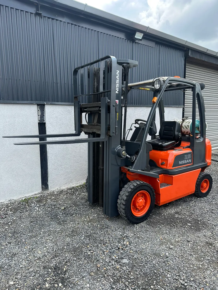 Nissan 2 Ton Forklift - Image 3