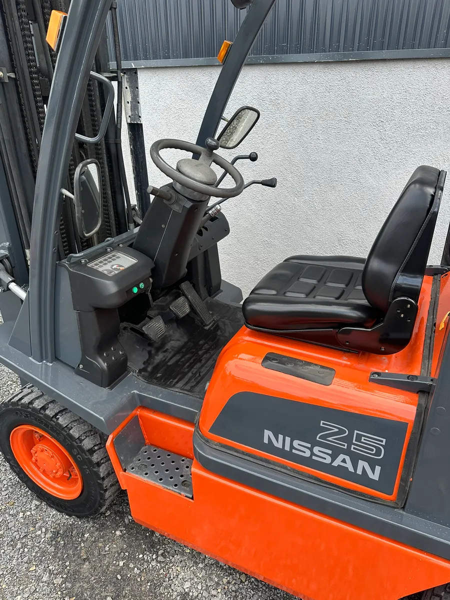 Nissan 2 Ton Forklift - Image 4