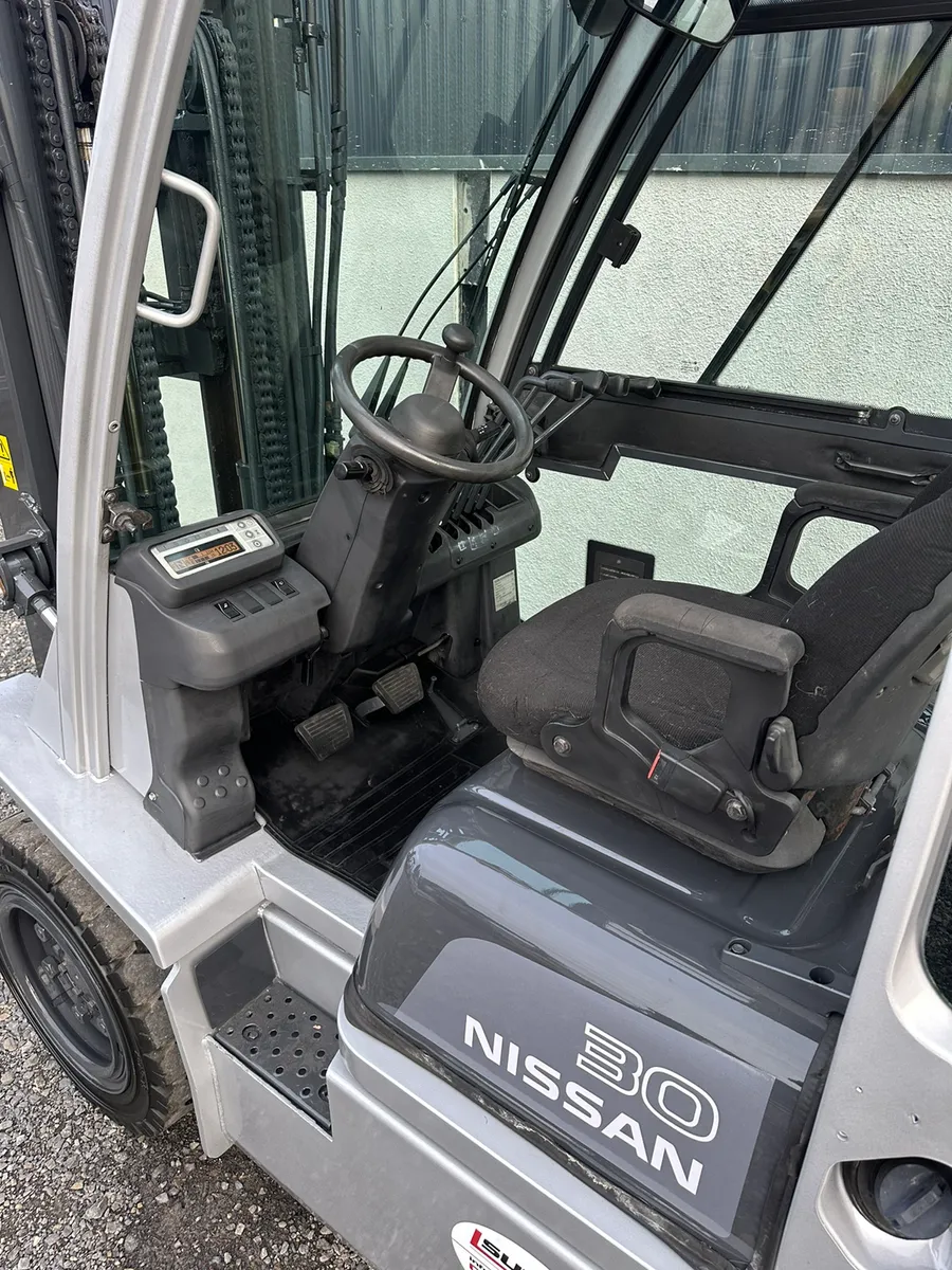 Nissan 3 Ton Forklift - Half cab - Image 4