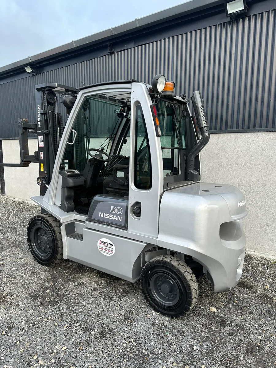 Nissan 3 Ton Forklift - Half cab - Image 2