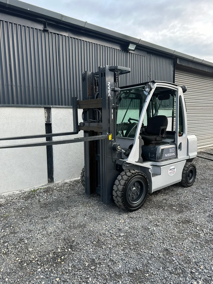 Nissan 3 Ton Forklift - Half cab - Image 3