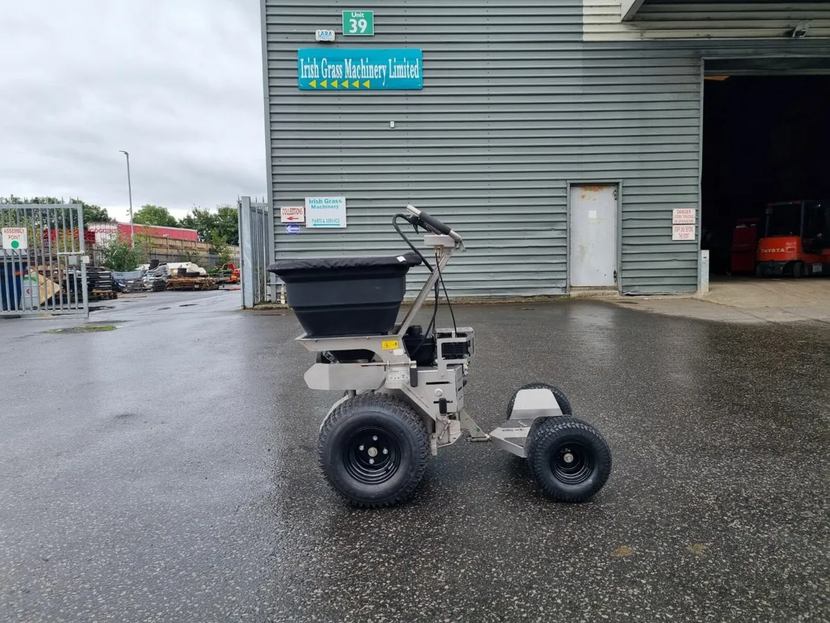 Ferris Stand on Spreader - Image 1