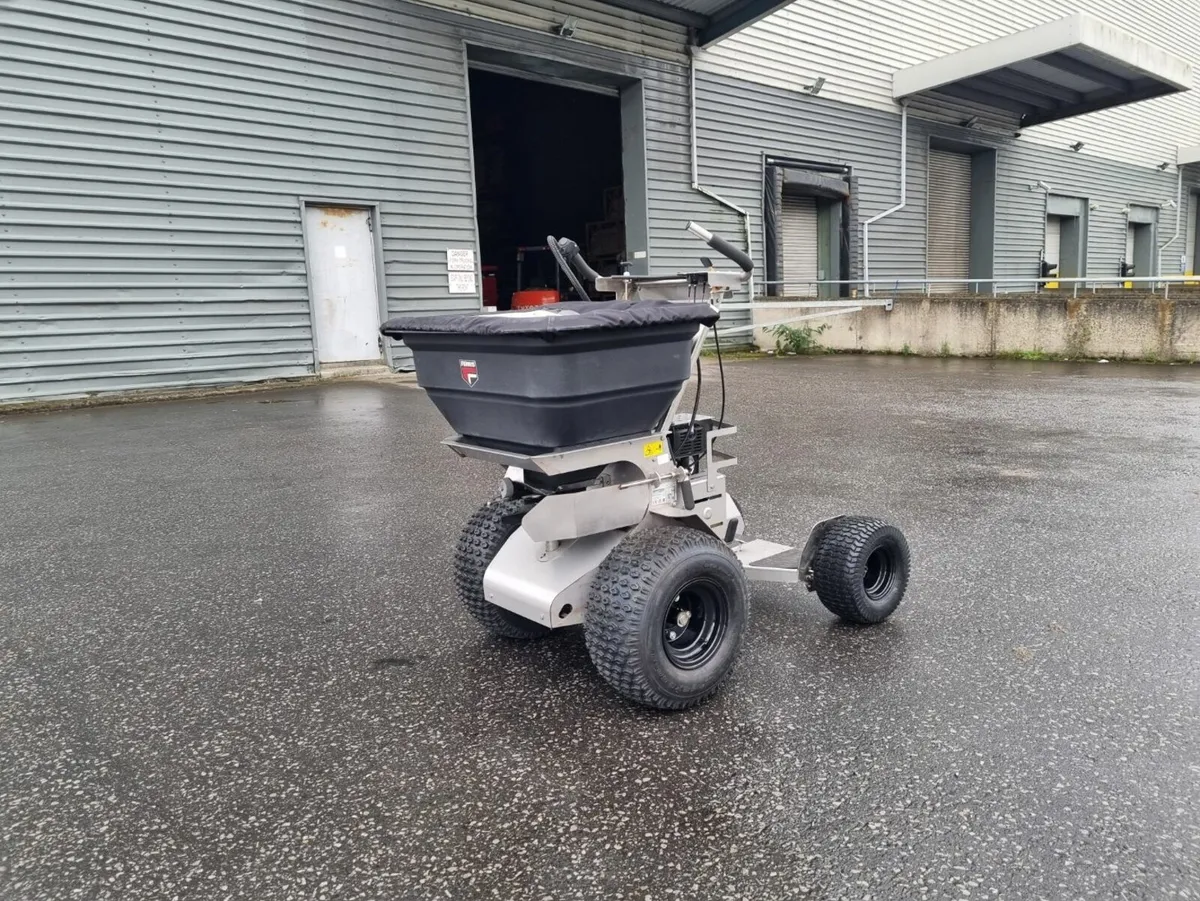 Ferris Stand on Spreader - Image 3