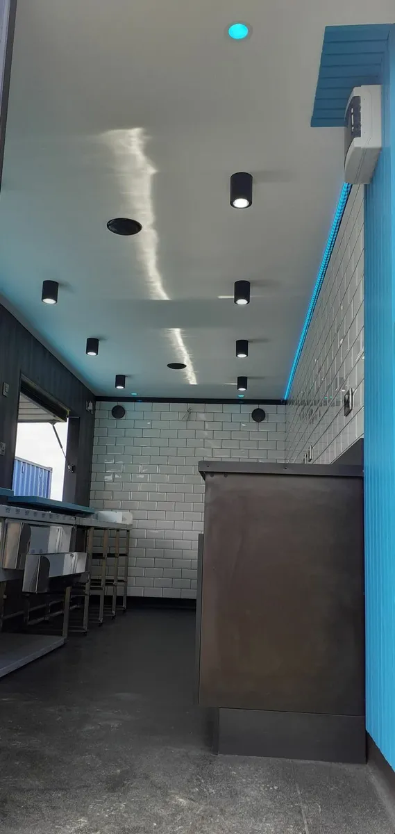 20ft by 8ft kiosk  BAR - Image 3