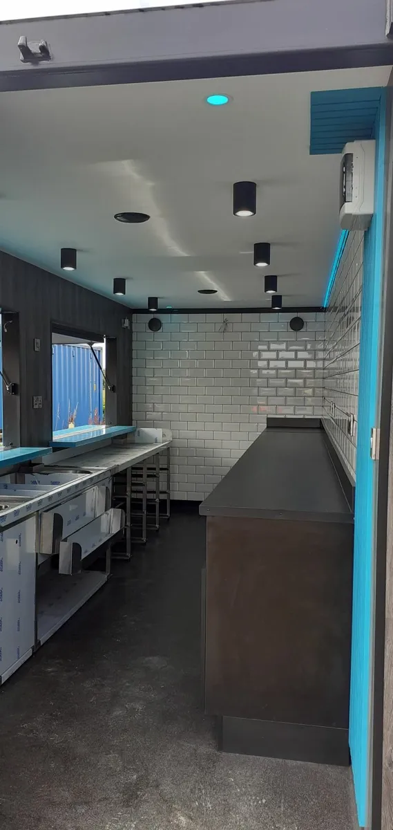 20ft by 8ft kiosk  BAR - Image 4