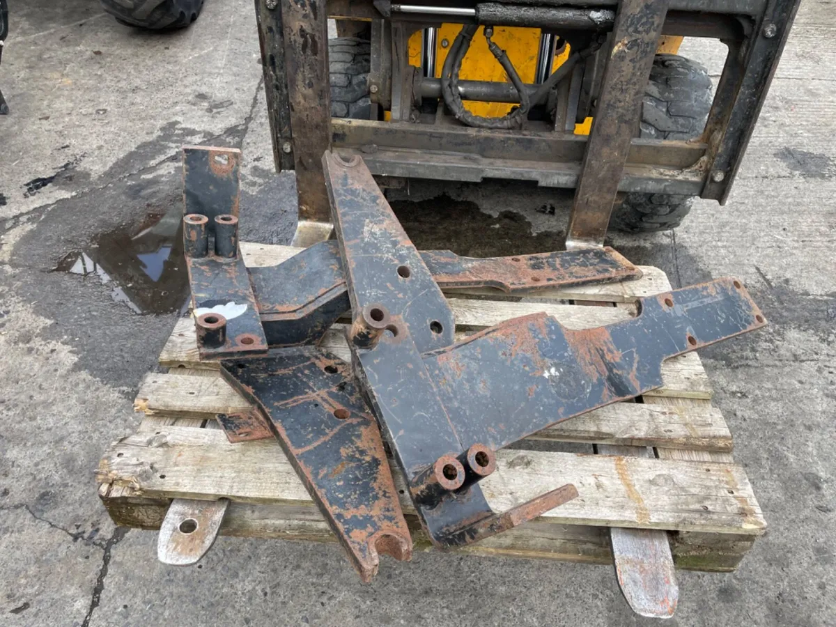 Ford 7610 4wd Loader Brackets - Image 3
