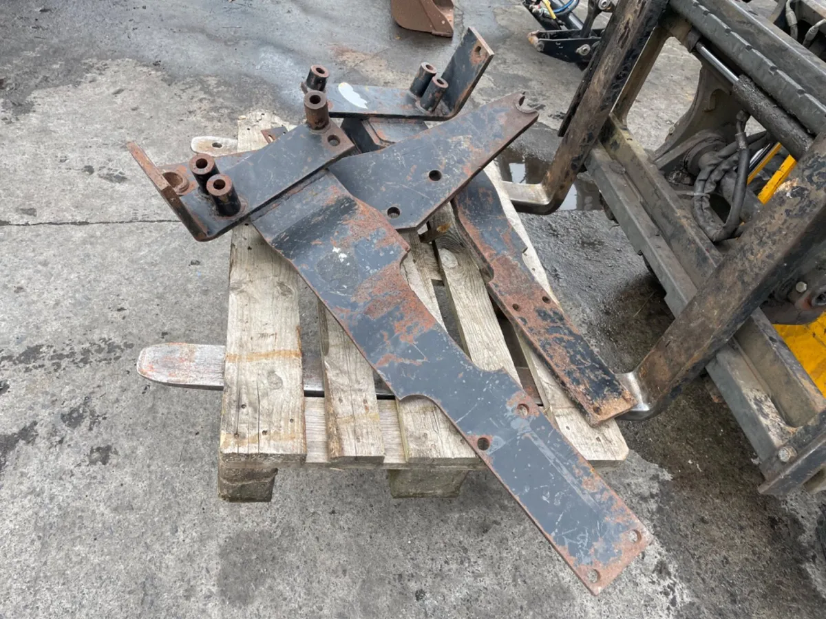 Ford 7610 4wd Loader Brackets - Image 2