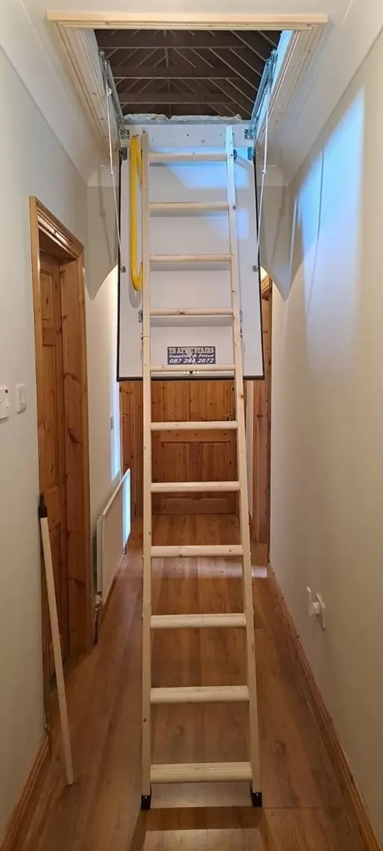 INSULATED ATTIC LADDER WITH HANDRAIL - Image 4