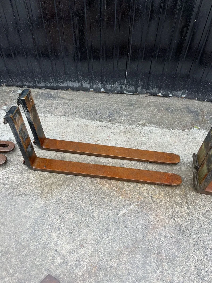 Large Section of Pallet Forks - Image 4