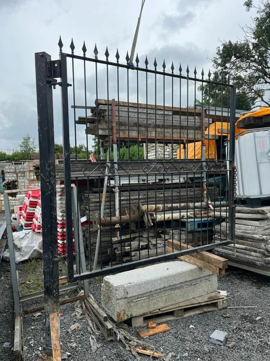 Iron gates with posts 14.6ft wide spear top - Image 1