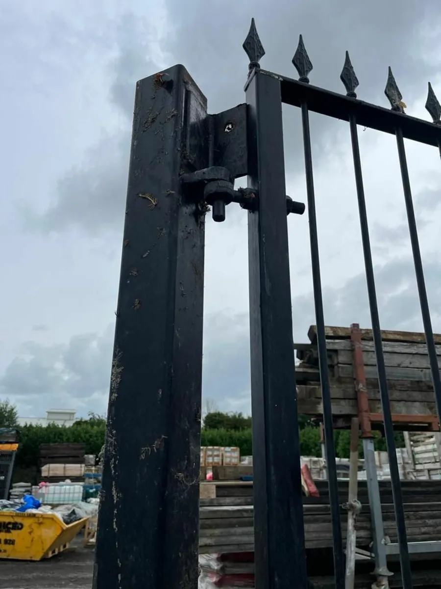 Iron gates with posts 14.6ft wide spear top - Image 2