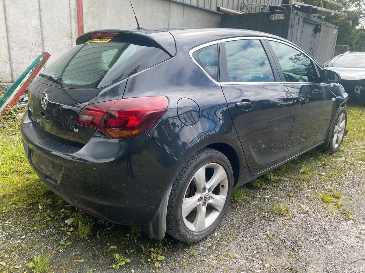 🟢 Opel Astra 2012 ⚠️BREAKING ⚠️ - Image 2
