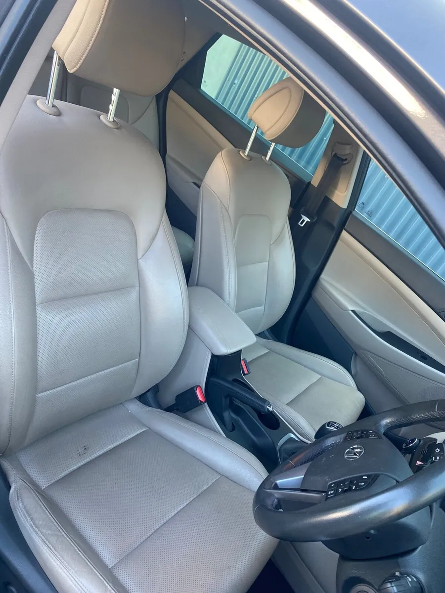 For breaking Hyundai Tucson - Image 3