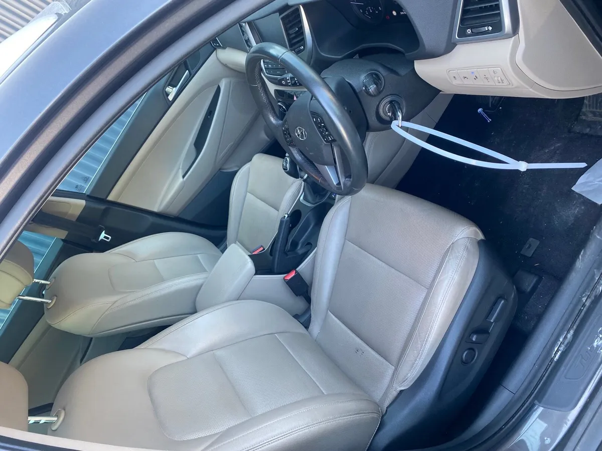 Hyundai Tucson  cream leather - Image 3