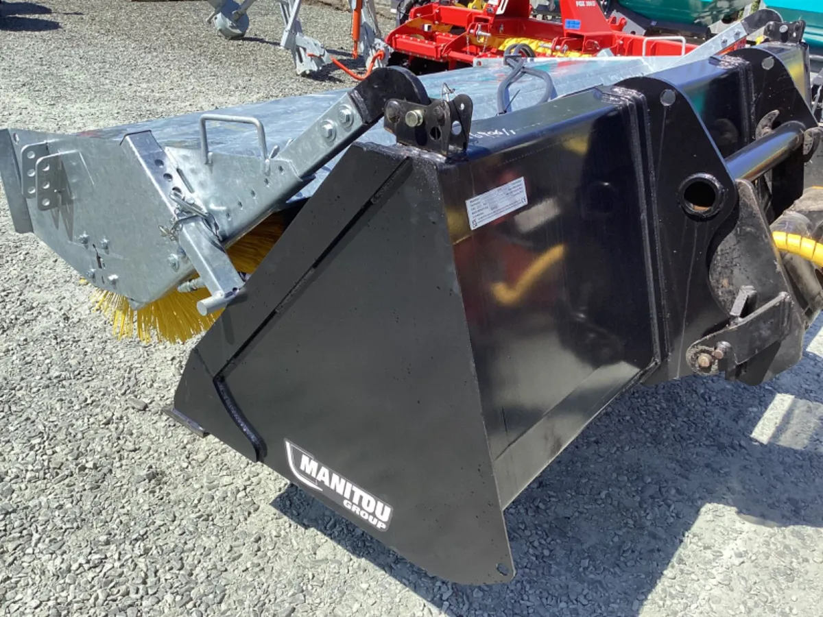 Manitou Bucket Sweeper - €2,439 + VAT - Image 3