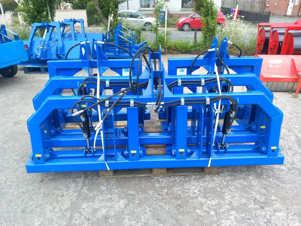 New Dowd hydraulic folding bale lifters - Image 2