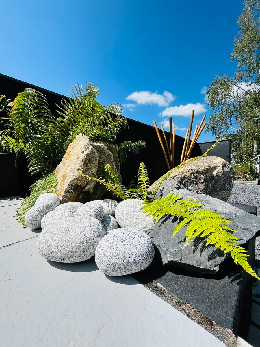 Stone plum slate boulders rocks pebbles cobbles - Image 1