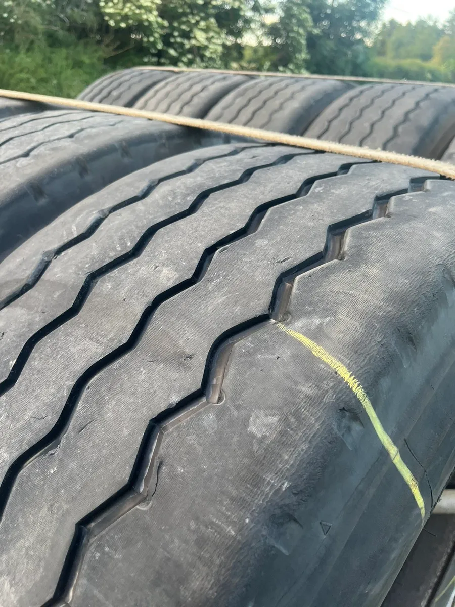 SUPER SINGLES - Image 3