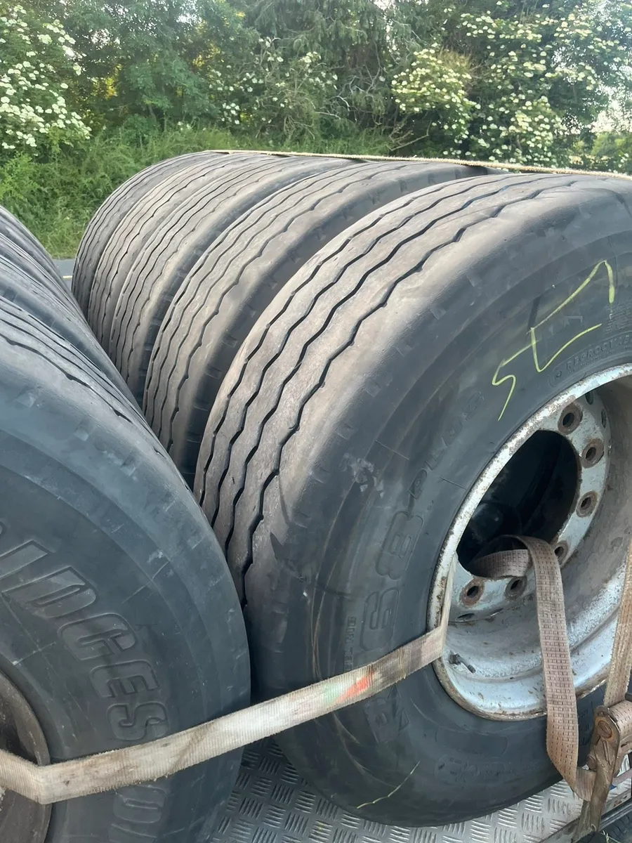 SUPER SINGLES - Image 4