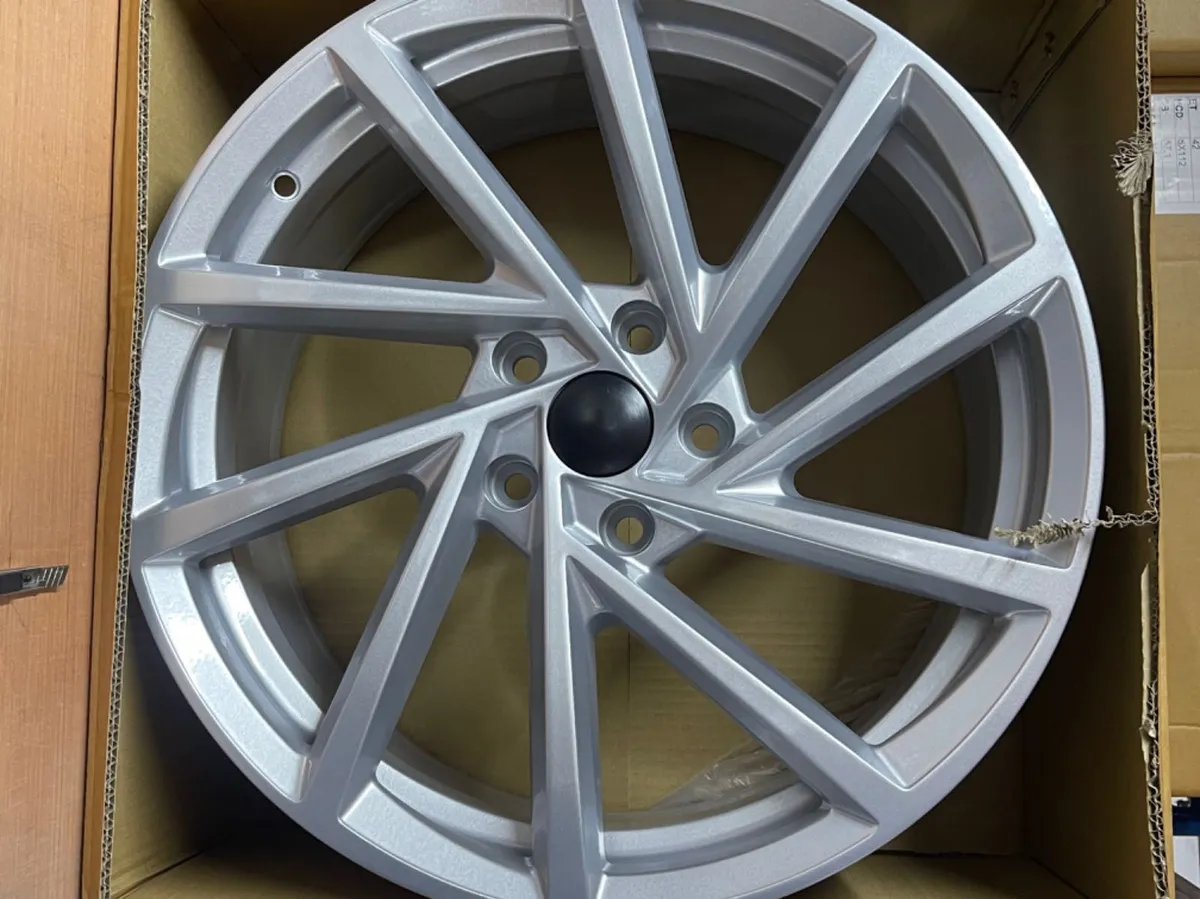 18” Spielberg hyper silver & tyres 5x112