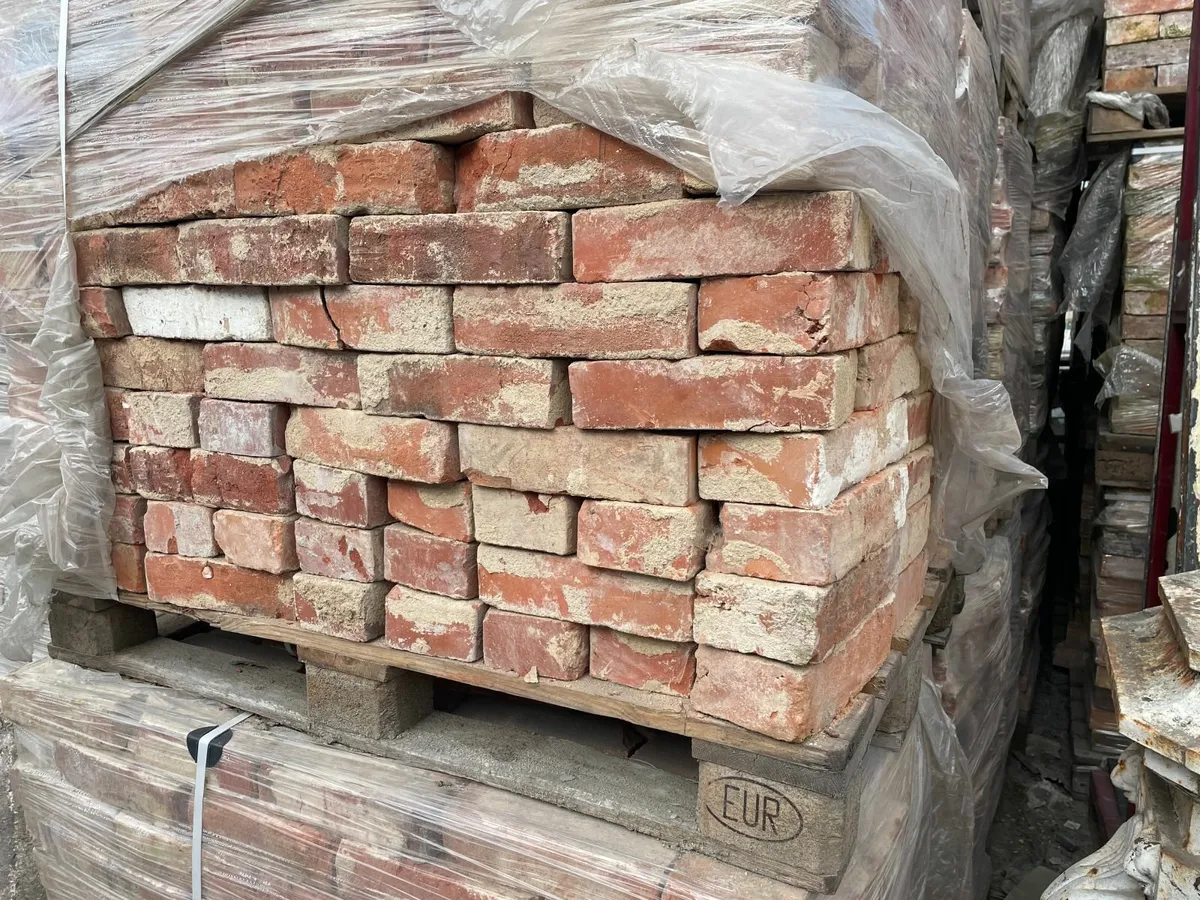 Salvaged red bricks - Image 3