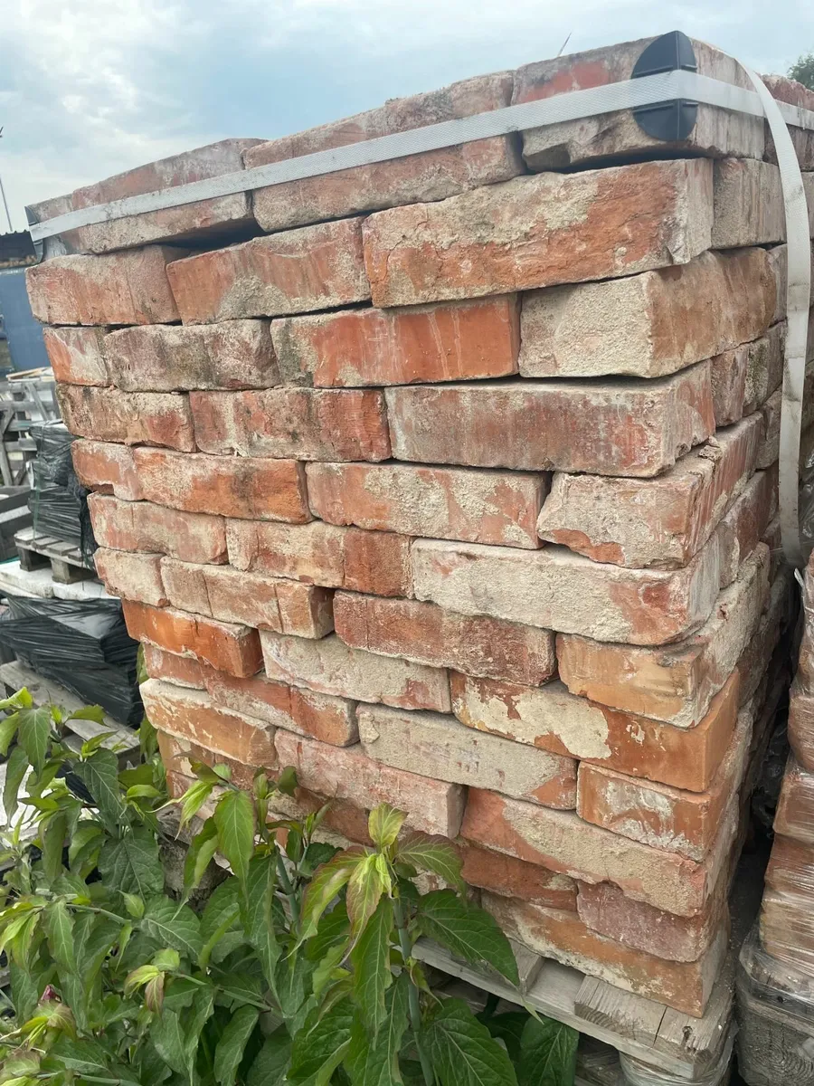 Salvaged red bricks - Image 4