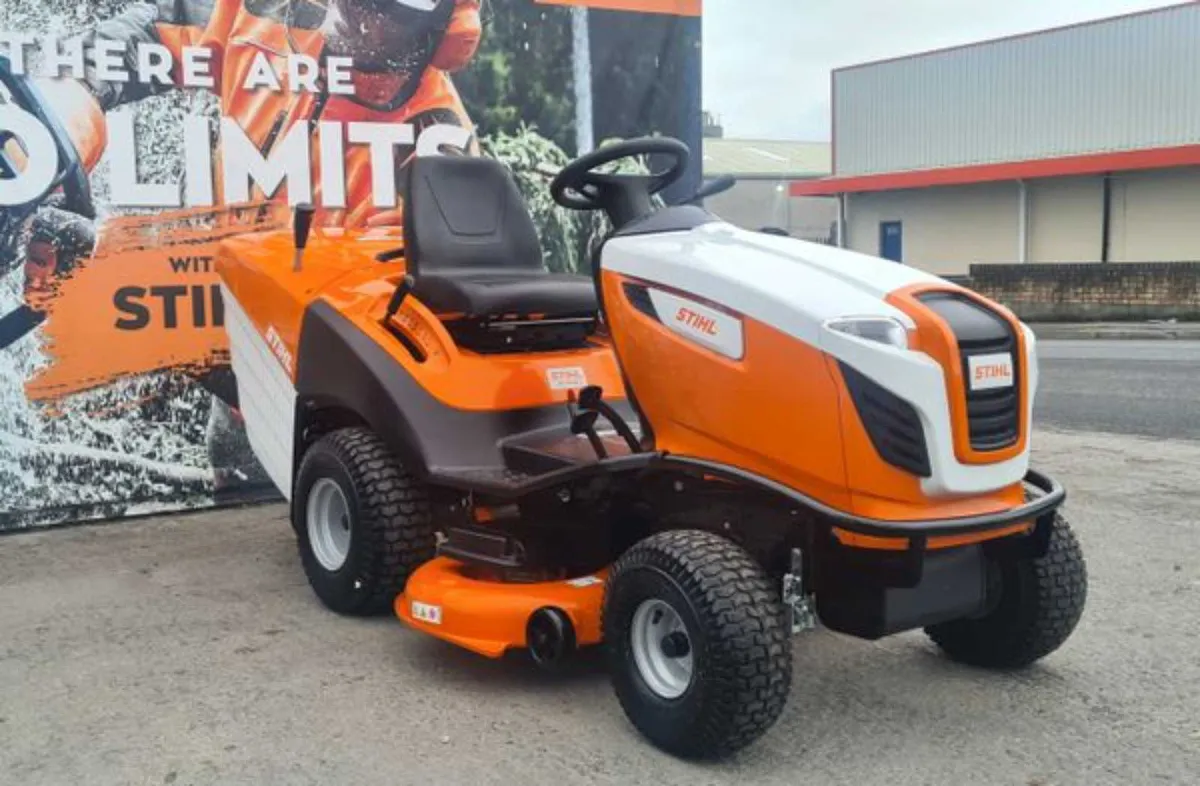 STIHL RT5112 Ride on Mower 23hp 43" Cut - Image 2