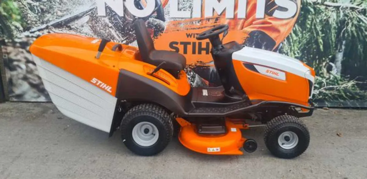 STIHL RT5112 Ride on Mower 23hp 43" Cut - Image 3