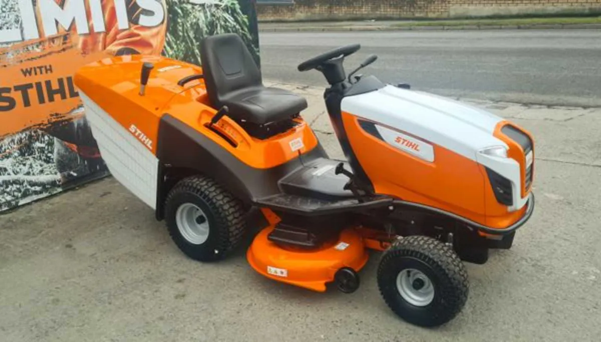 STIHL RT5112 Ride on Mower 23hp 43" Cut - Image 4