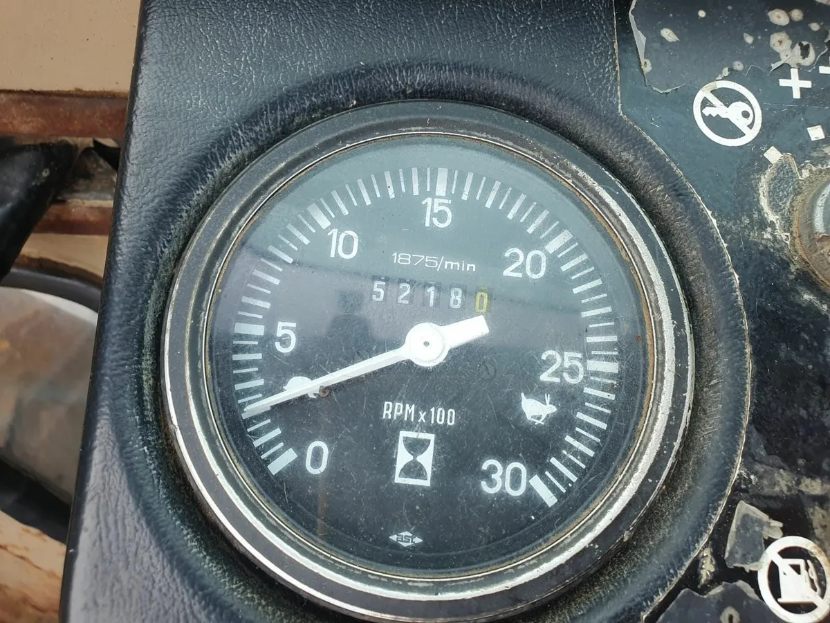 Mf 50 Hx digger loader - Image 4