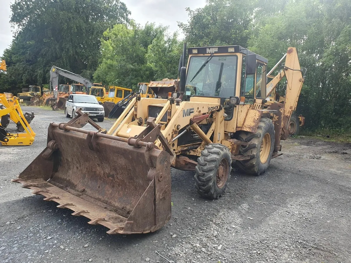 Mf 50 Hx digger loader - Image 1
